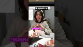 streamer sings a song definitely in sync