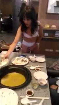 Pelayan Seksi Thailand di Restoran