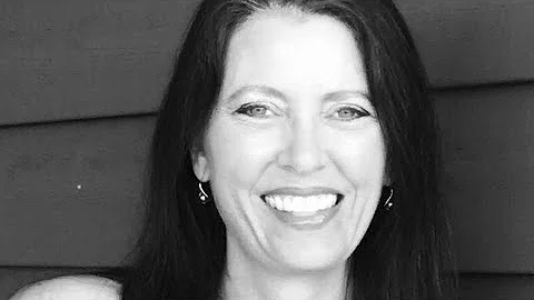 Social Soundbites[Busin...  Interviews] Marcie Joh...