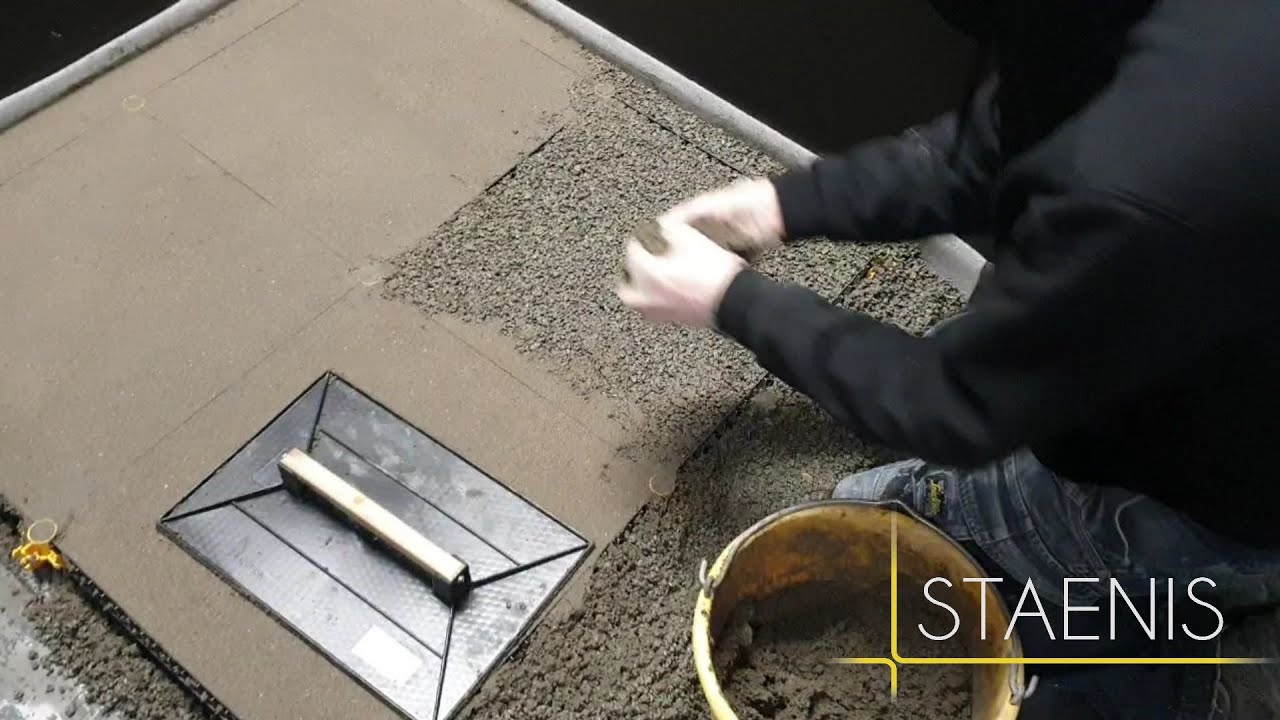 Zelf drainagemortel terras plaatsen met het Staenisrooster (met ondertiteling)
