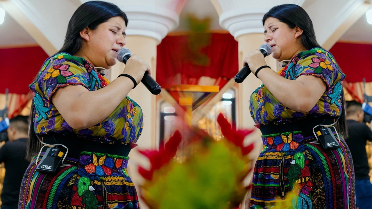 Fernanda Sabina 🥺☹ EL FUEGO DE DIOS ↩ Coros de avivamiento Banda Apocalipsis