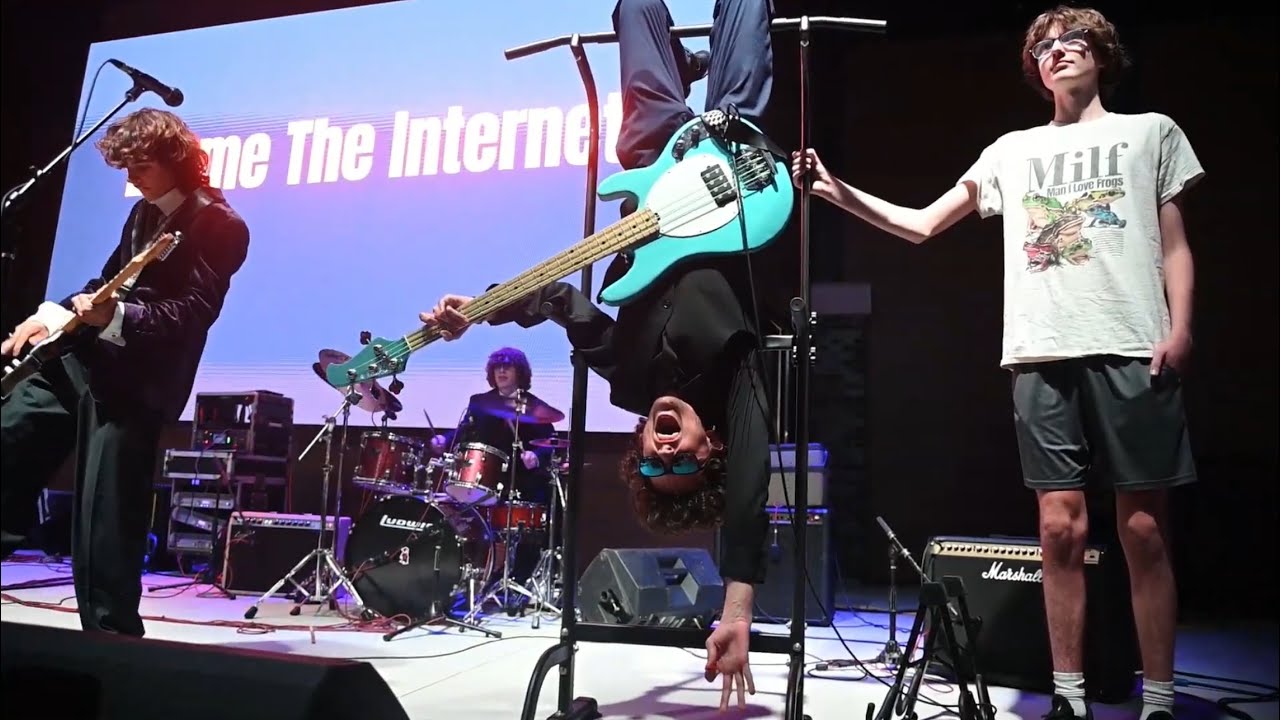 Blame The Internet - Melanie's Smile (Live at THE HUB)