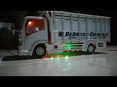 Miniatur truk  giga  mbois test lampu led Miniaturtrukgiga 