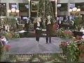 Capture de la vidéo Jim And Tammy Bakker Through The Years