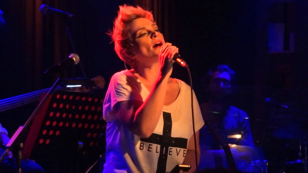 Ερωτικό (Με μια πιρόγα) - Eλεωνόρα Ζουγανέλη | 27/4/2013 ΣτΝ+