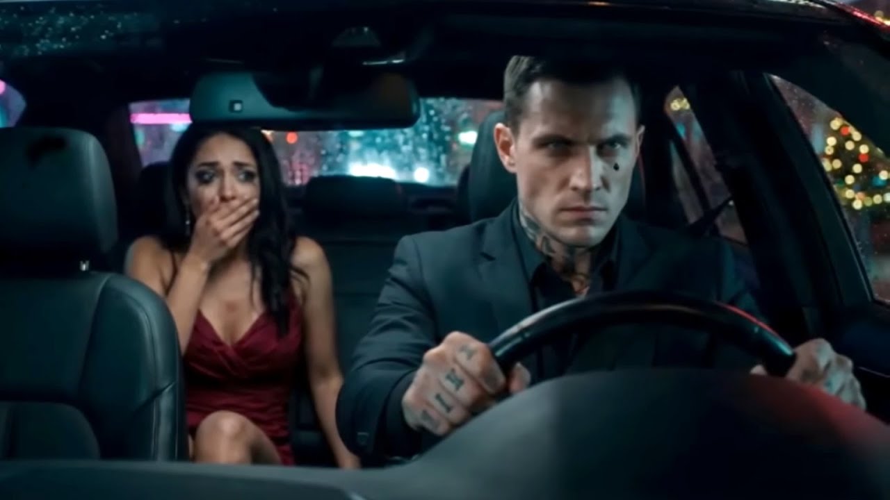 «Спасаясь от жестокого мужа, она села не в ту машину — и встретила мафиозного босса»