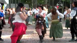 Fun and festive Pub Sing at GLMF