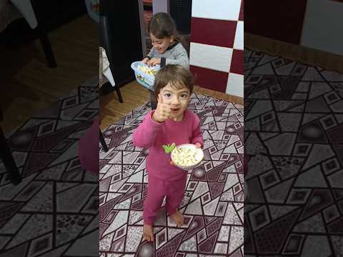شو بتعمل لما بتشم ريحة بوشار اخدت صحن صغير فاجئتني  