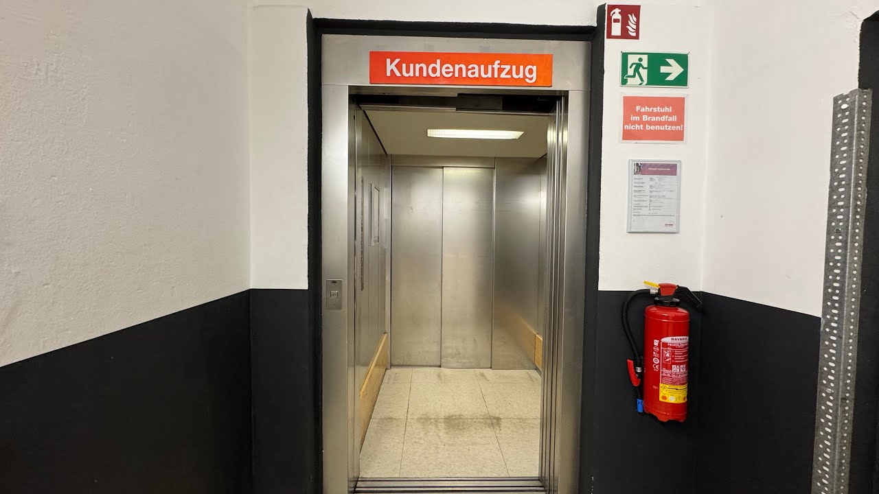 1997 Lödige Aufzug in einem Danielsmeier Laden in Datteln