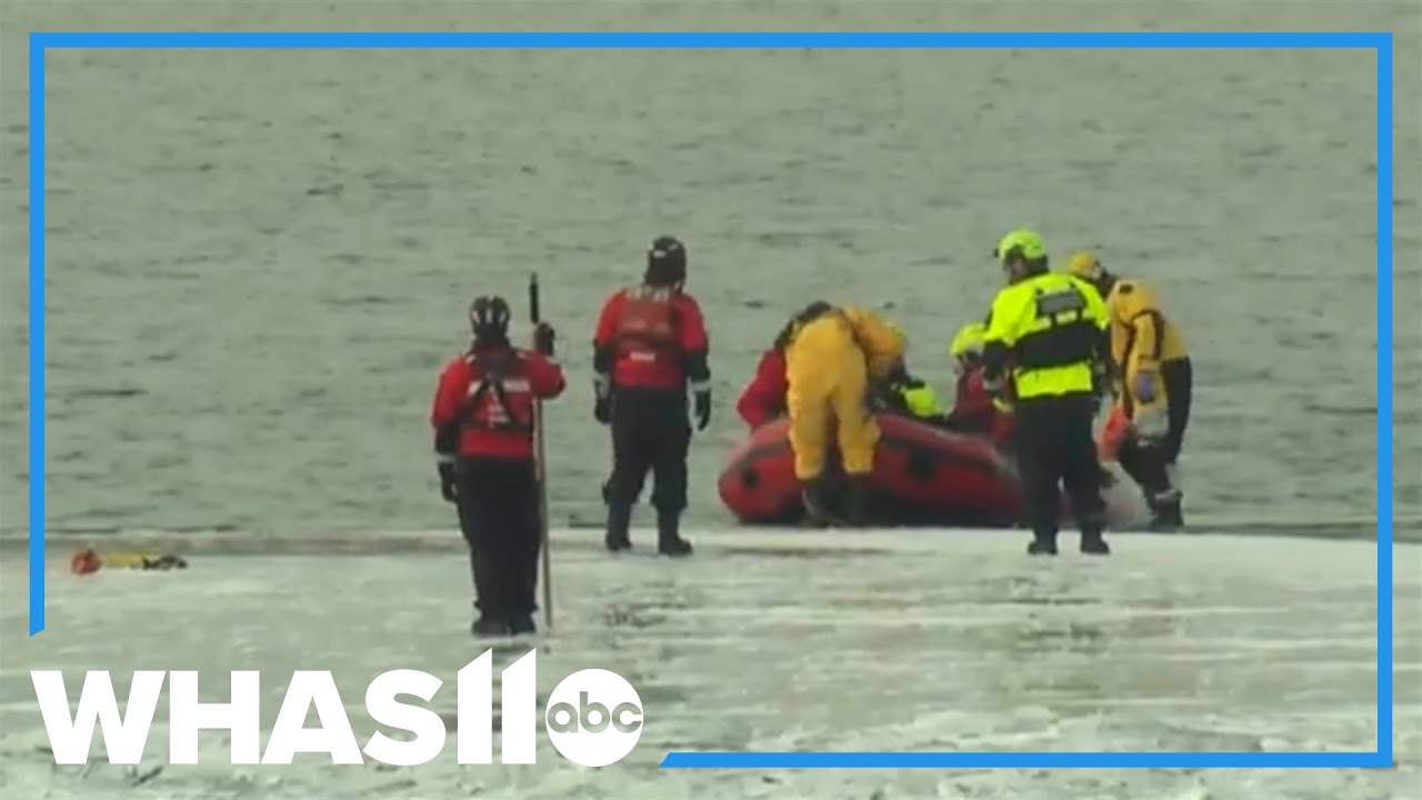 Group of skaters rescued after ice drifts off New Jersey lake - YouTube