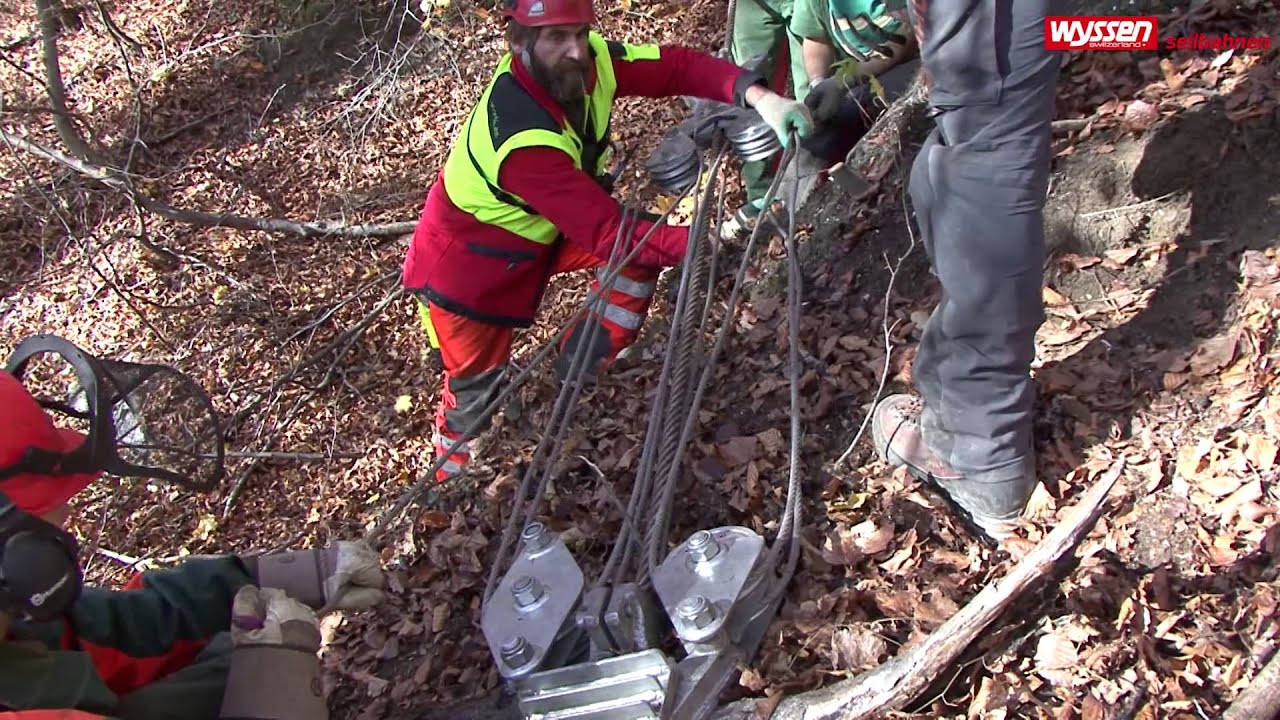 Seilkran Schulungsfilm Teil 9: Tragseil spannen und Laufwagen einhängen
