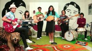 White Shoes & The Couples Company - Selangkah Keseberang (feat. Fariz RM) chords