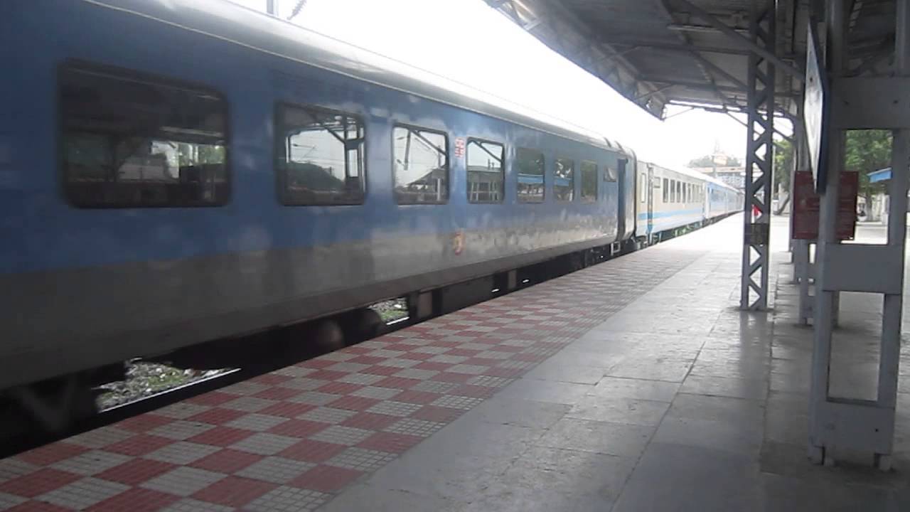 12243 Chennai Central-Coimbatore Junction LHB Shatabdi Express first ...