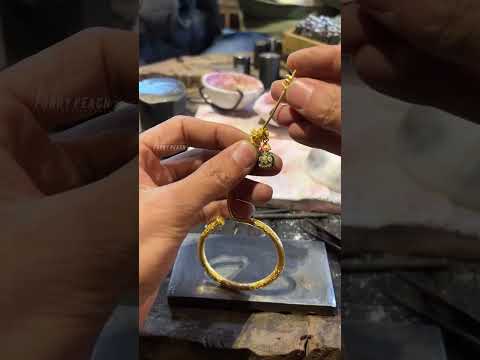 النحات الذي يحو ل الذهب إلى فن ناطق