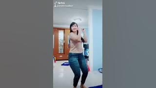 Vocalis gocan dengan kemolekannya bermain tiktok