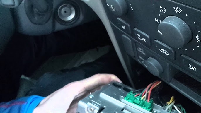 Conversion d'un autoradio vintage en Bluetooth 🎶 [YOUNGTIMER] 