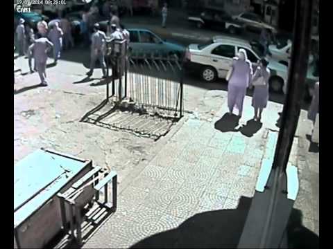 شاهدوضابط مرور يدهس في دوران شبرا من مني بص اثبت ان السائق ليس معة رخصة ذللك7 59 ص تصوير محمد محسن