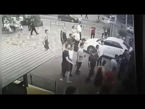 Драка двух чеченцев в анапе. Драка двух чеченцев в анапе. Драка чеченцев американца. Драка двух чеченцев в анапе. Драка чеченцев и азербайджанцев.