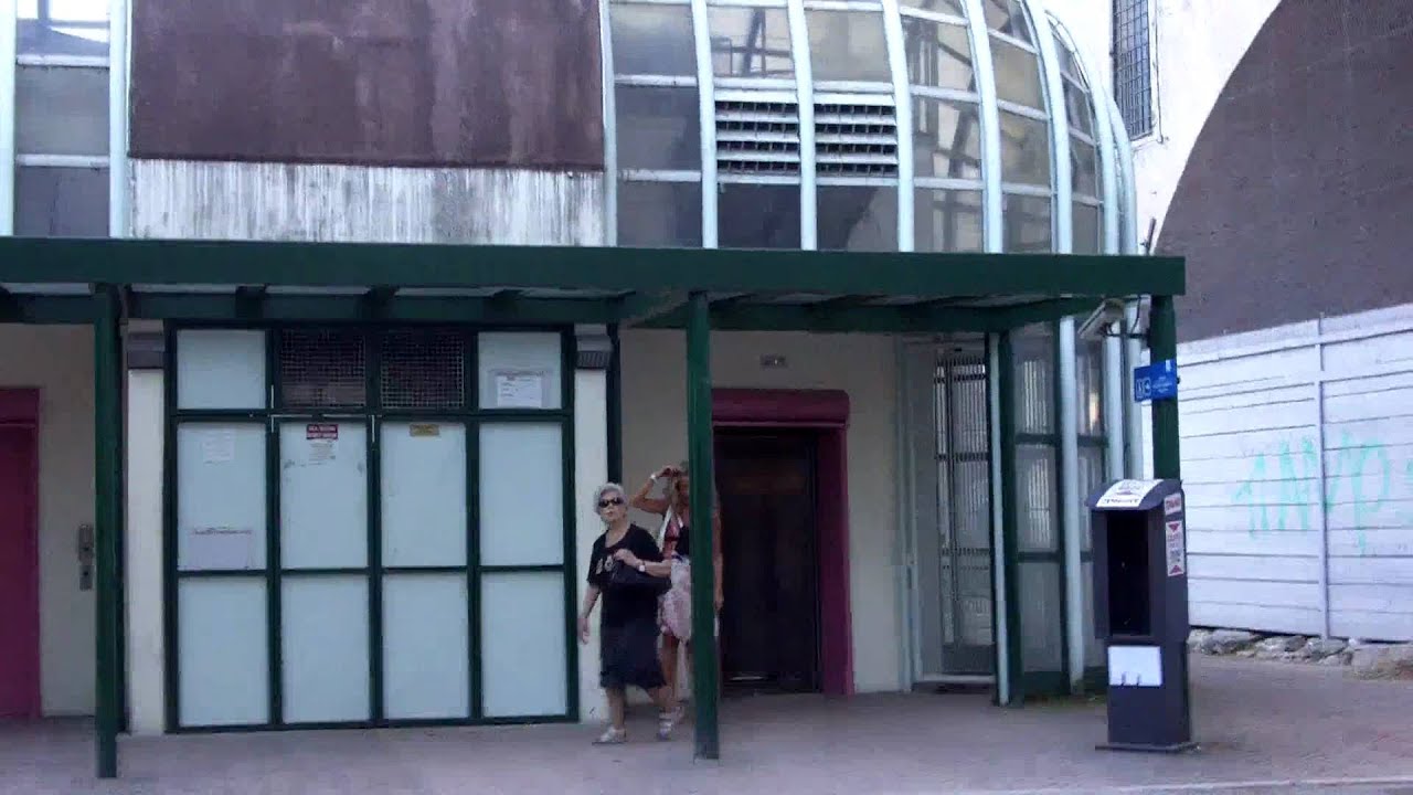 Italy, Italian - MM41, Elevators and Escalators (up and down in Perugia)