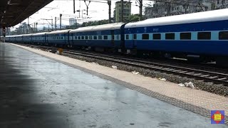 Absolutely Rare!!! Lucknow AC Special With All Blue ICF AC Coaches At Thane Absolutely Rare!!! Lucknow AC Special With All Blue ICF AC Coaches At Thane