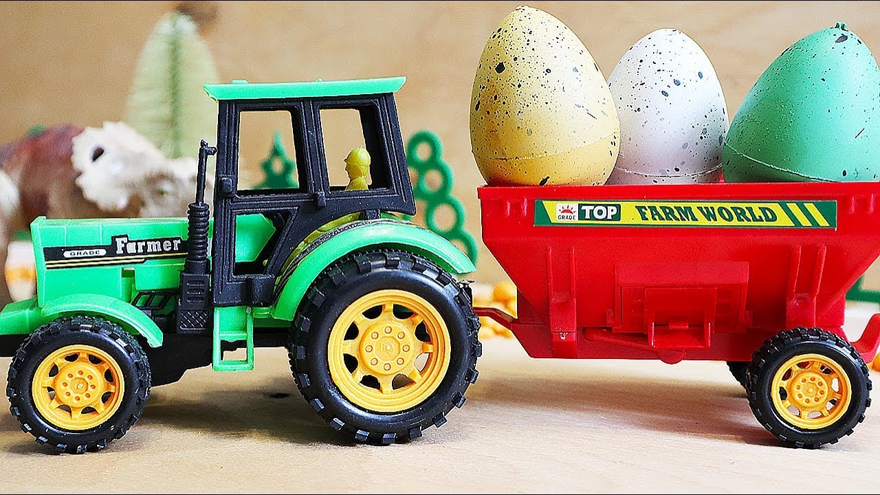 Видео про трактор. Трактор везет яйца на ферму динозавров