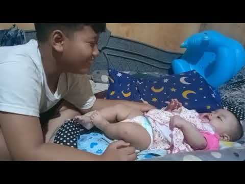 Adek lagi main sama kakak gerry@risnoyatmiko5317