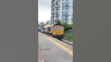 Class 66 RHTT with two tone