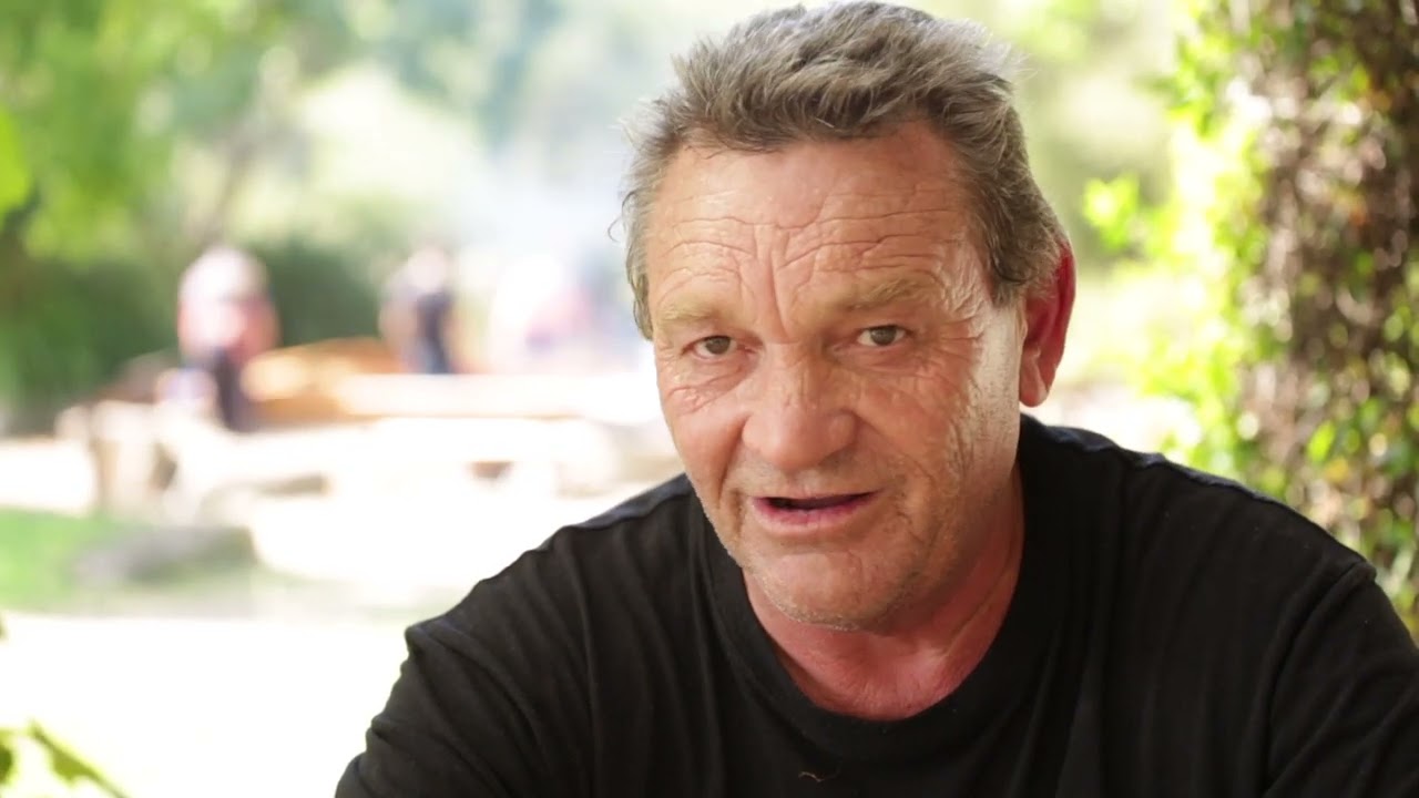 Building traditional canoes on Sea Country (Ulladulla NSW)