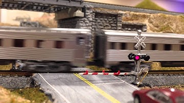 N Scale Operating Grade Crossing