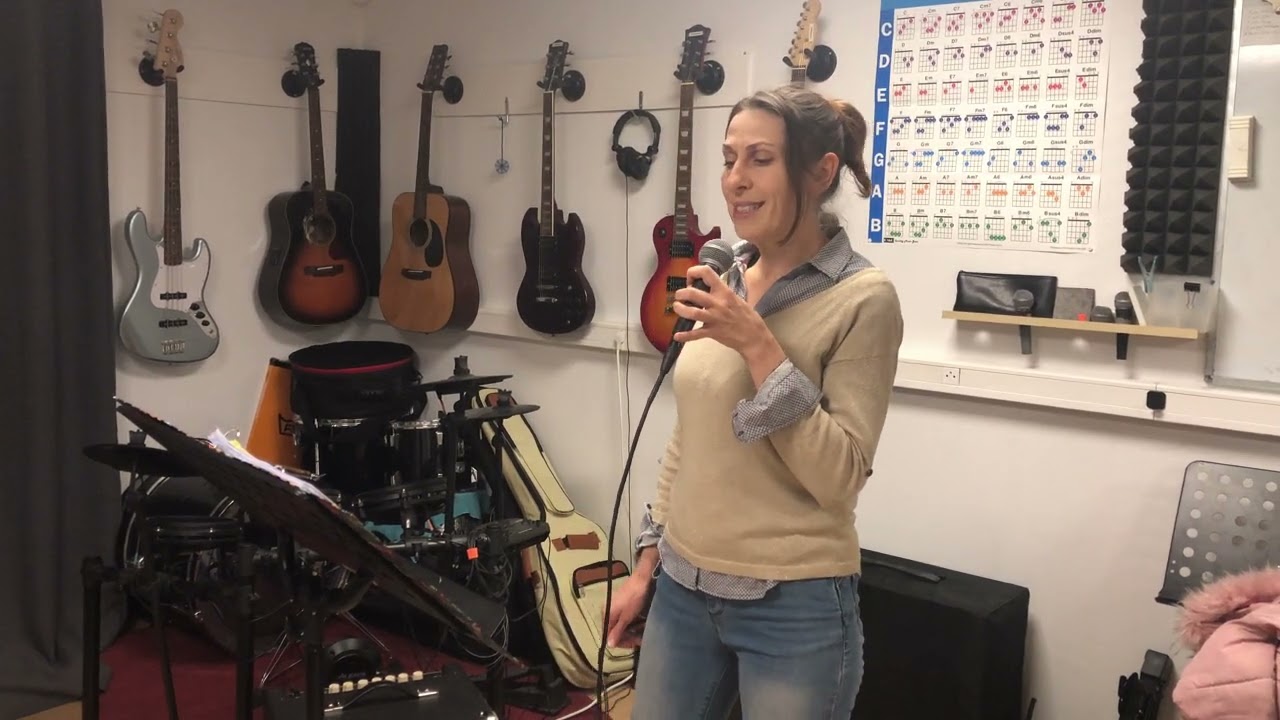 Adele - Skyfall (DeLuz)