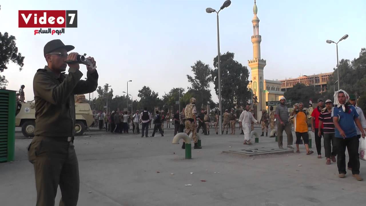 لحظة القبض على مهاجمى قوات الجيش أثناء فض اعتصام الحرس الجمهورى