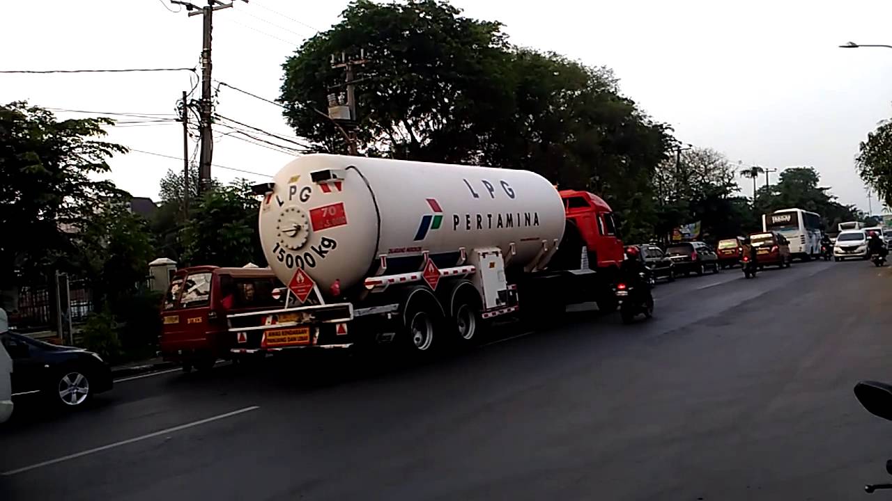 Telolet Truck Pertamina LPG  Klakson Freeng Bejeu YouTube