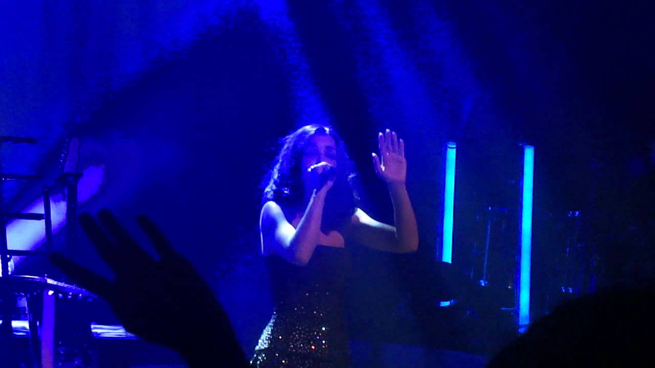 Jenifer Le souvenir de ce Jour (19/04 Lyon) YouTube