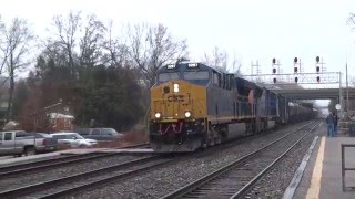 A Short CSX Q301 With An EMD SD70MAC & GE ET44AH