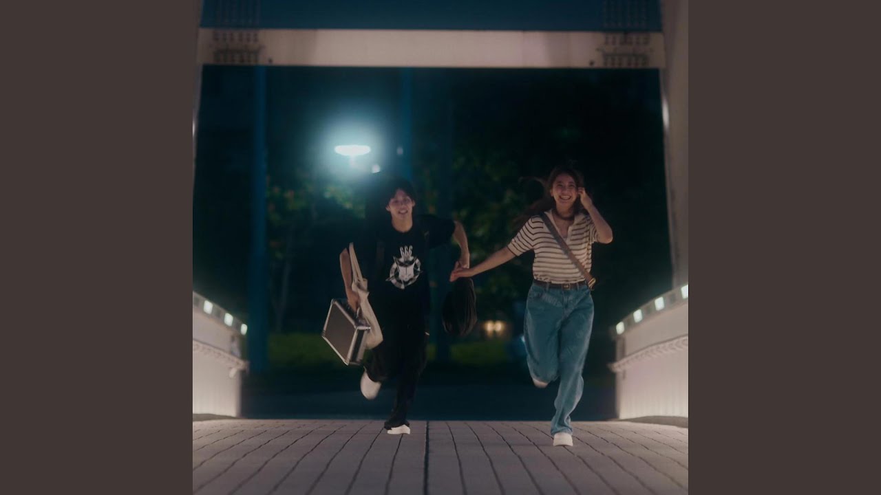 君に向かって走る adlı videoyu YouTube'da izle