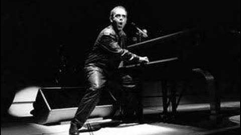 Elton John - Earn While You Learn - Rare B-Side 1983