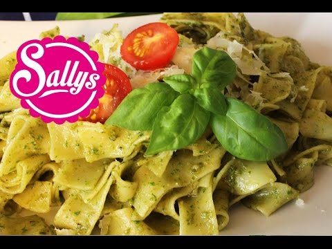 Pesto | Pesto selber machen | italienisches Basilikum Pesto und Pesto rosso Rezept | Meher Rezepte. 