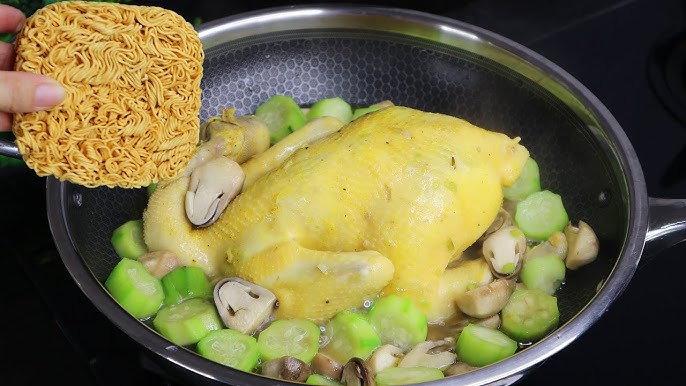 4. Gà Hấp Hành - Ngọt Thịt và Thơm Mùi Hành Lá