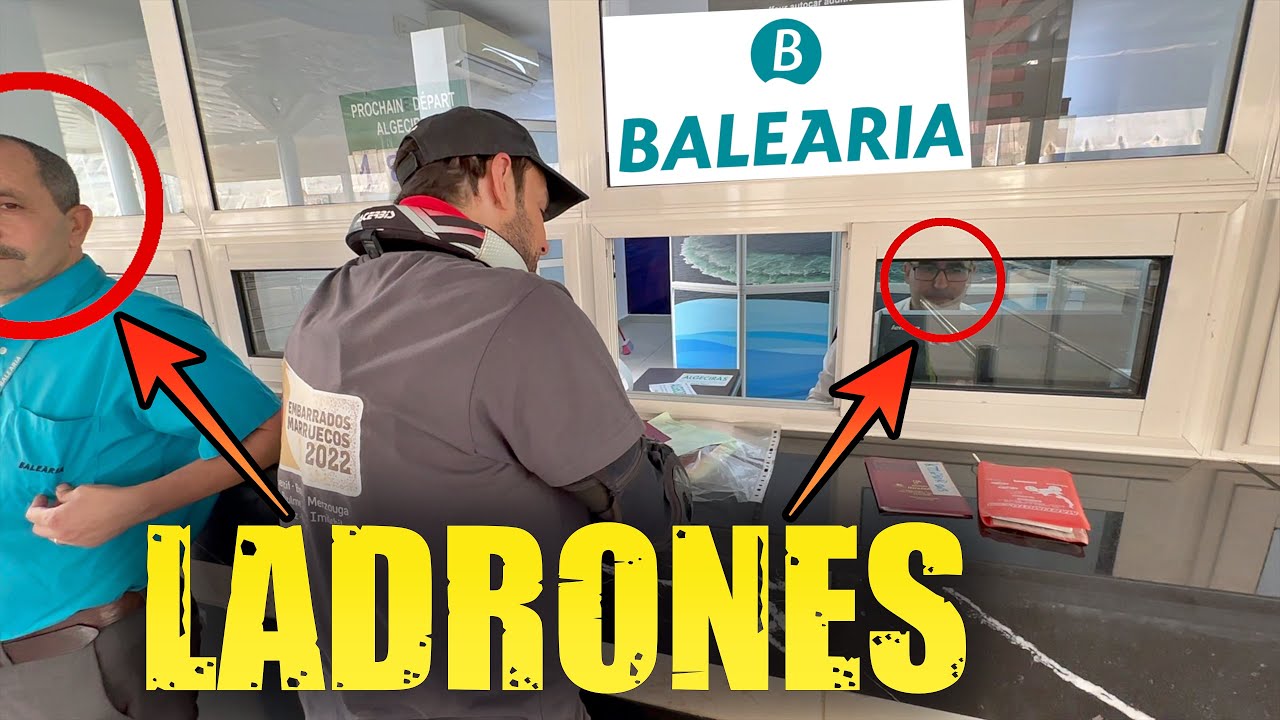 Timados en el puerto de Tanger al comprar el billete de Ferry. Balearia Marruecos en moto