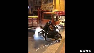 Ben Gecenin Dördü Beşiyim .