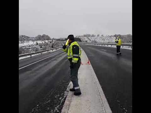 Embolsamiento de camiones en A Gudi&ntilde;a por la nieve