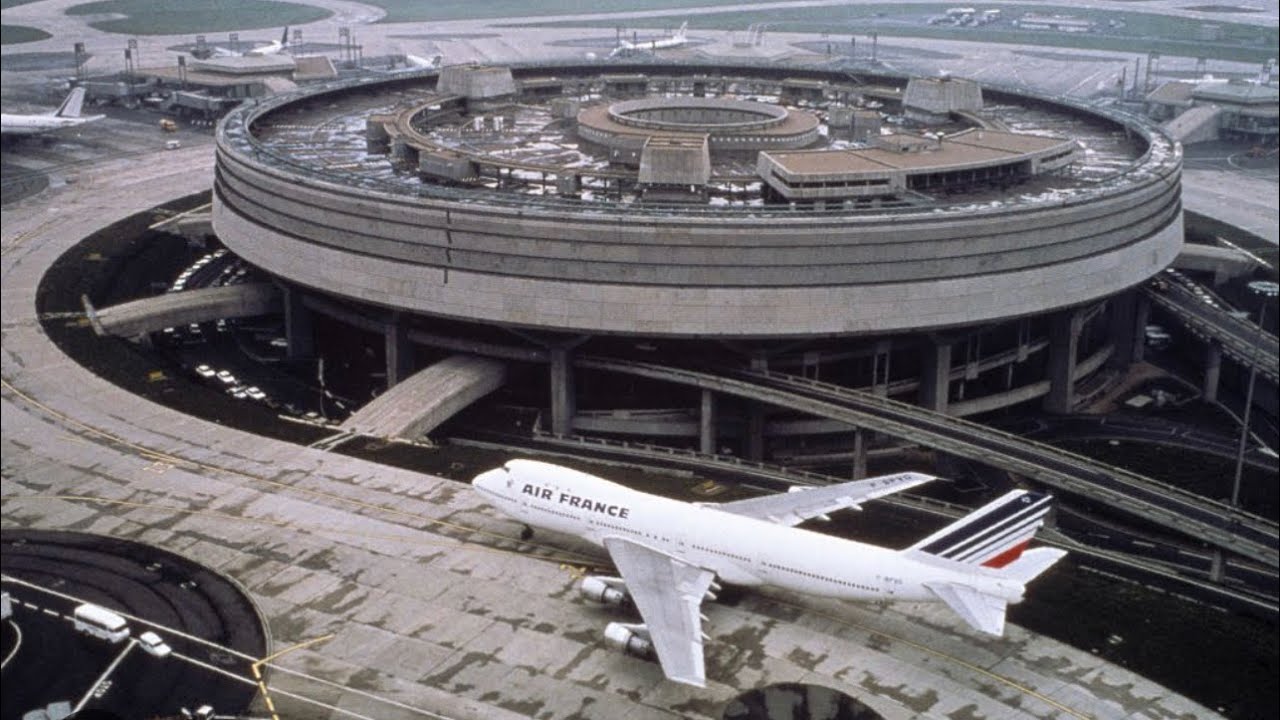 Getting around Terminal 2 on foot - CHARLES DE GAULLE AIRPORT (Paris CDG)