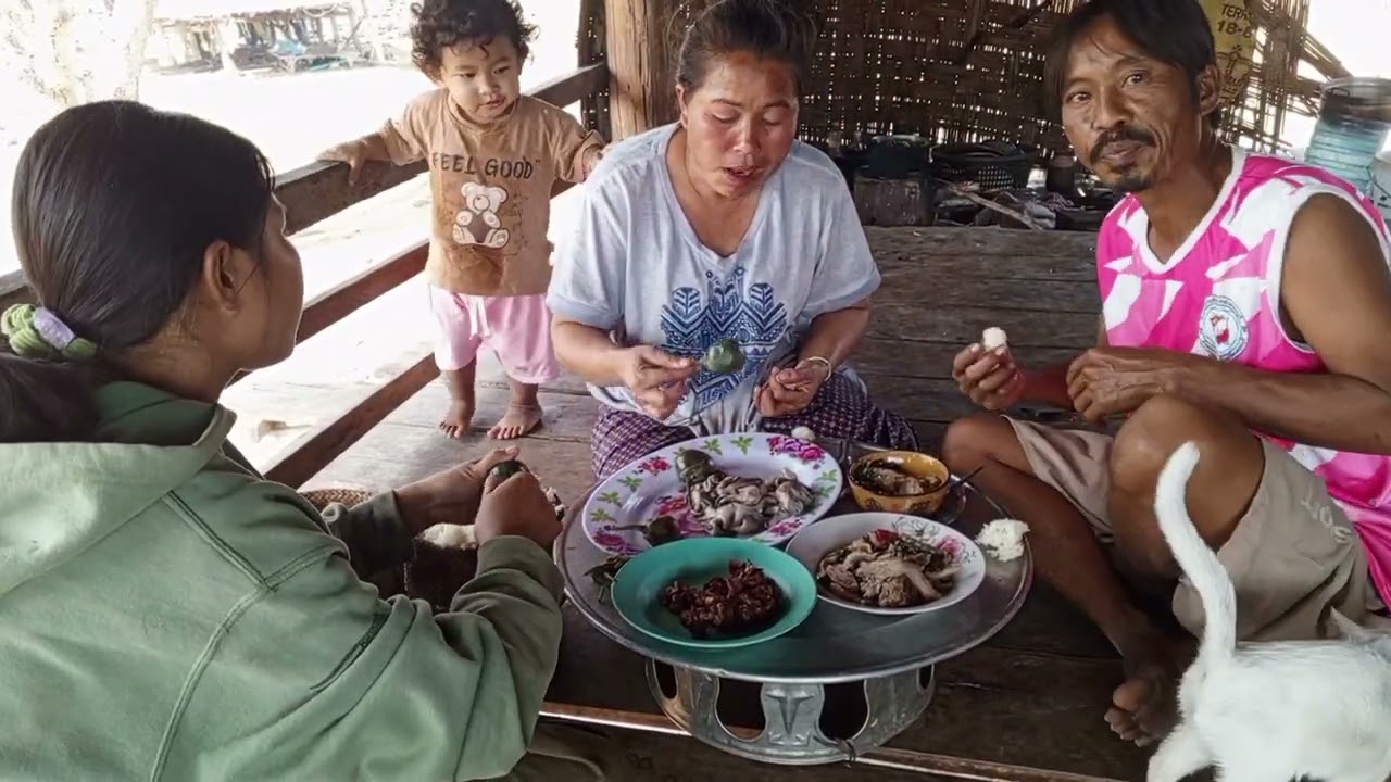 แม่ป้ากินข้าวเที่ยง