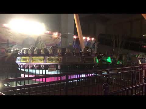 在南韓京畿道龍仁市愛寶樂園，有唱做俱佳的工作人員。（Everland 二）