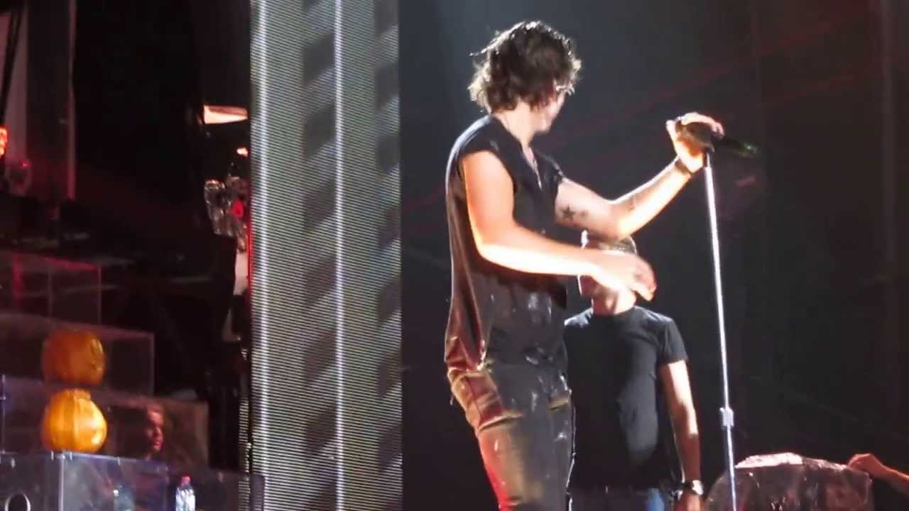 Rock Me - One Direction - Front Row - Melbourne 30.10.2013 FINAL SHOW