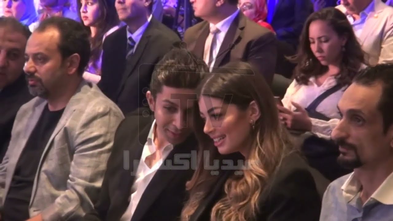 انسجام بين هشام جمال وليلى زاهر خلال تكريمهم عن مسلسل فى بيتنا روبوت كأفضل مسلسل عائلي