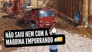 CAMINHÃO ATOLOU NO PÉ DA MÁQUINA E NÃO SAIU