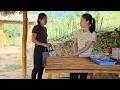 Hien asked Hong if she could stay the night to avoid her father's anger.