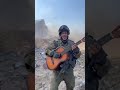 Известный певец выступает в Газе. иврит: замАр мэфурсАм мофИа бэ-Аза זמר מפורסם מופיע בעזה