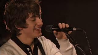 Arctic Monkeys - Dancing Shoes (Live At The Apollo in December 2007) [HD] 1080p)